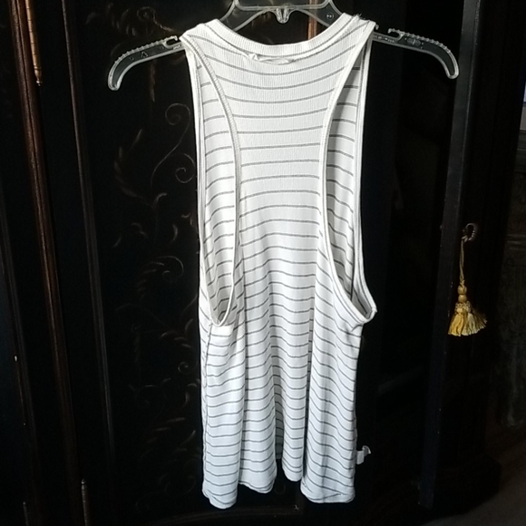 Honey Punch Stripe Sleeveless Crewneck Top Size L - Picture 8 of 8